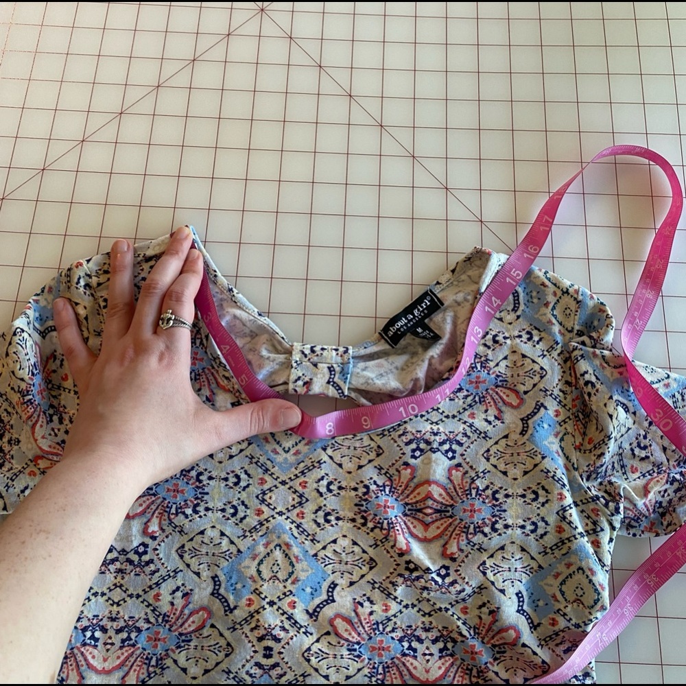 About A Girl Los Angeles size medium pastel colored paisley print bodycon - Picture 15 of 16